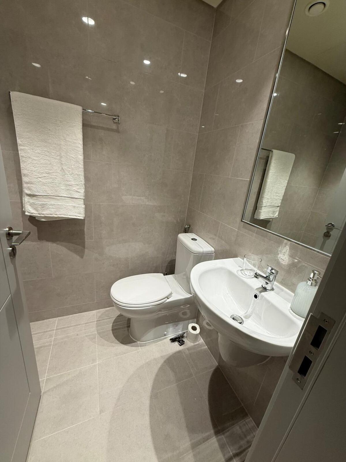 Upgraded Brand New Downtown Apartment Dubai