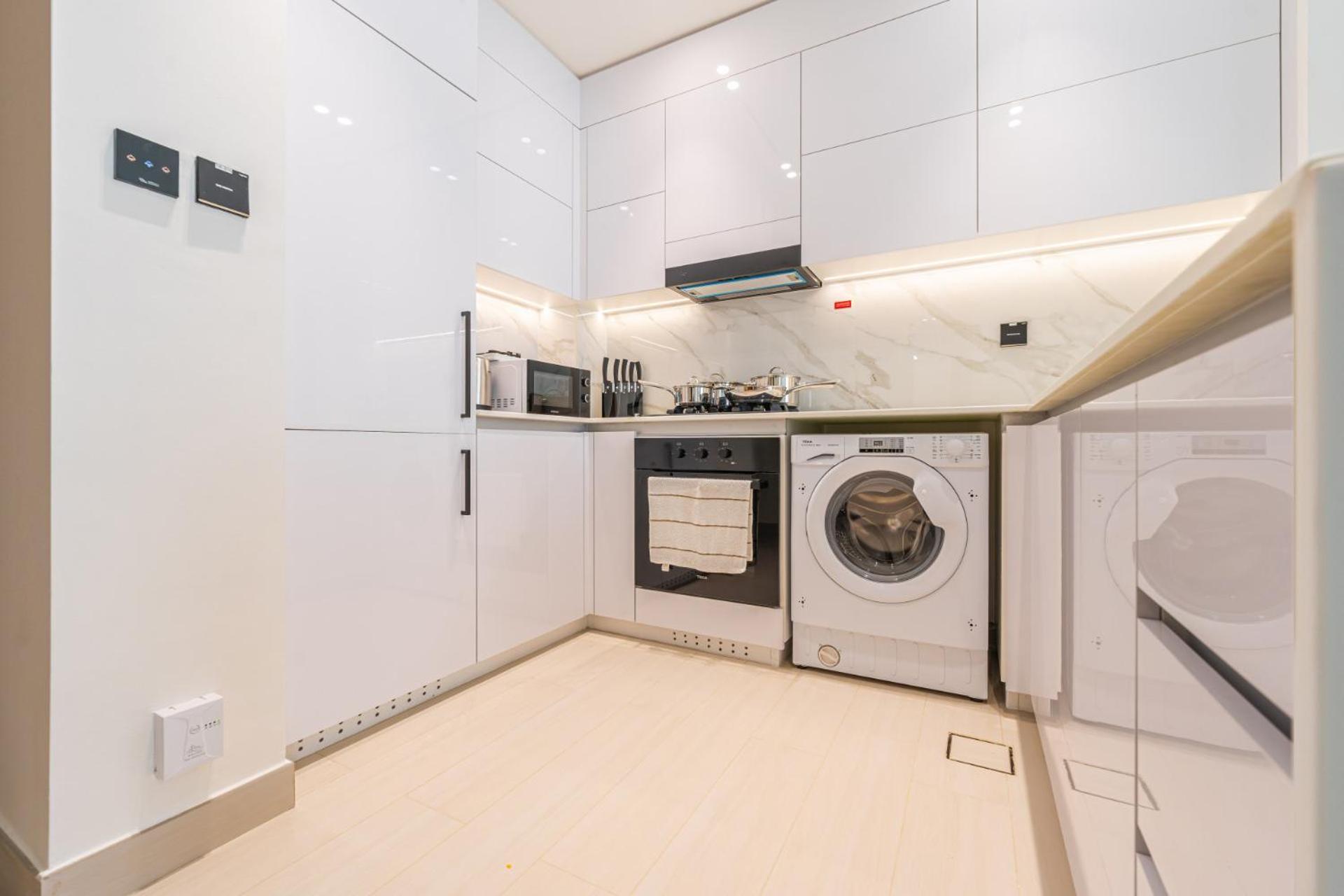 Smart Living I High Speed Wi-fi I View Apartment *