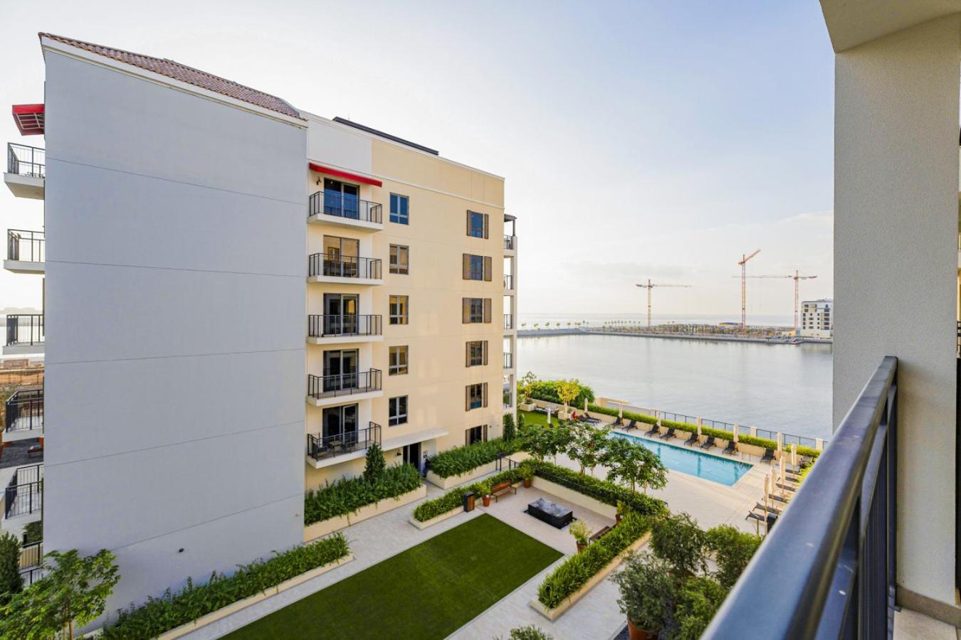 Luxury Lifestyle At La Sirene Port De La Jumeirah 1 Apartment