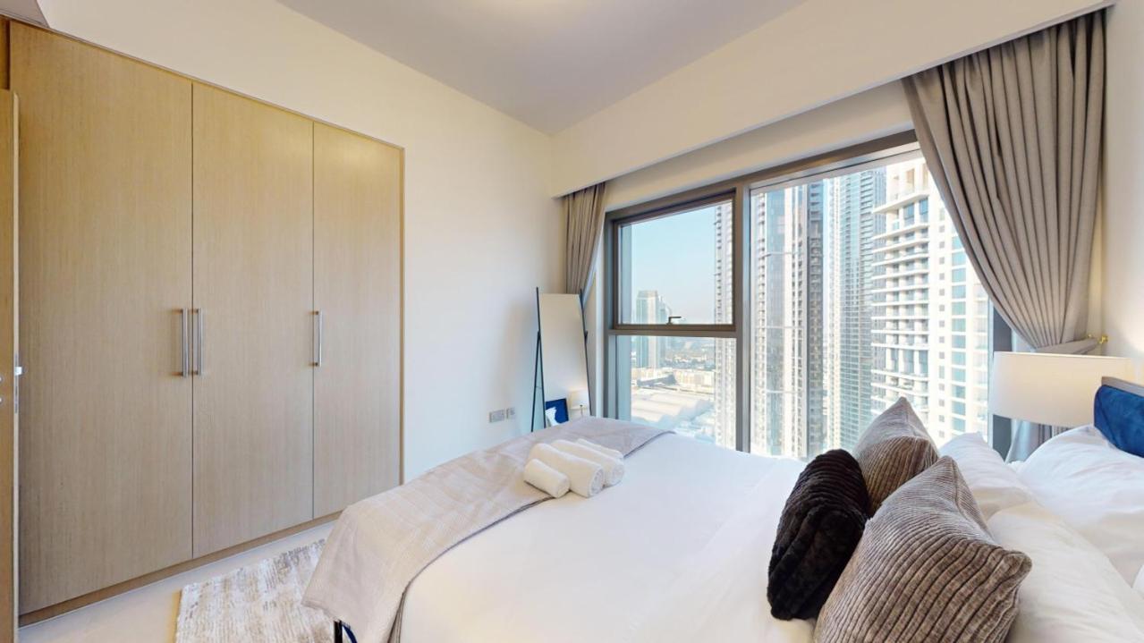 Burj Royale - Mesmerizing Three Bed With Burj View Apartment