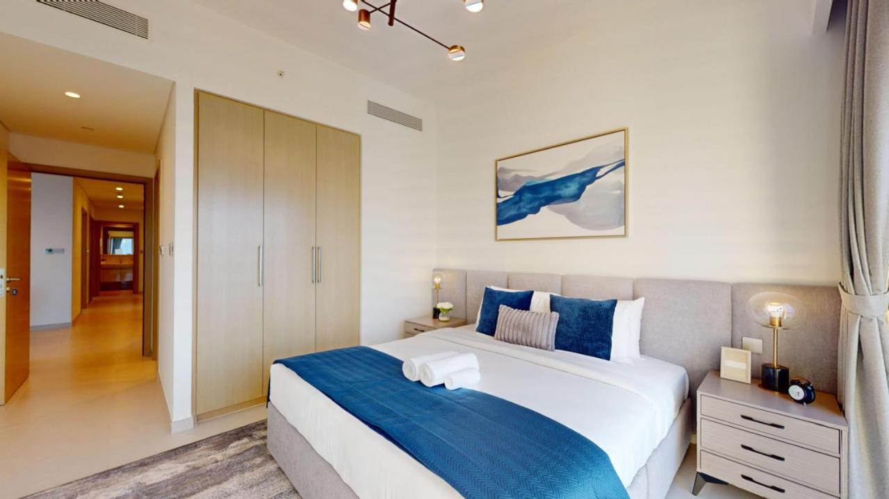 Burj Royale - Mesmerizing Three Bed With Burj View *