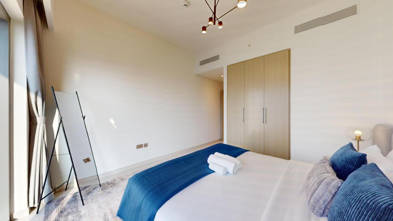 Burj Royale - Mesmerizing Three Bed With Burj View