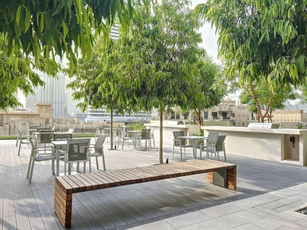 Burj Royale - Mesmerizing Three Bed With Burj View Apartment *