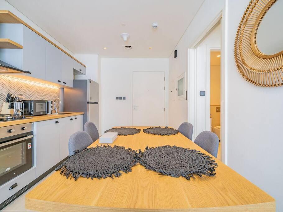 Modern 1bed In Hills Estate *