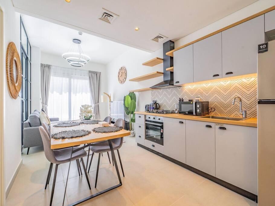 Modern 1bed In Hills Estate Apartment Dubai