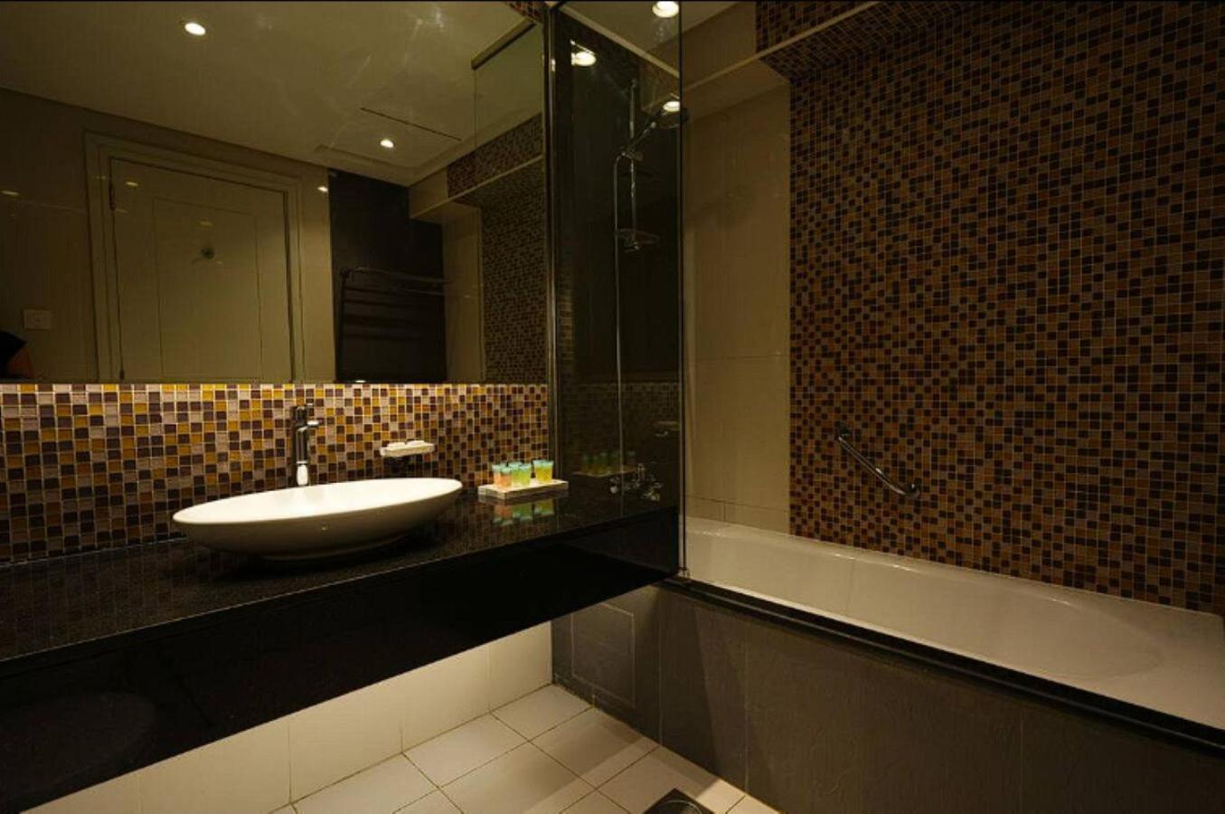 Downtown 1br - 5 Minutes To Mall - Panoramic Pool Dubai
