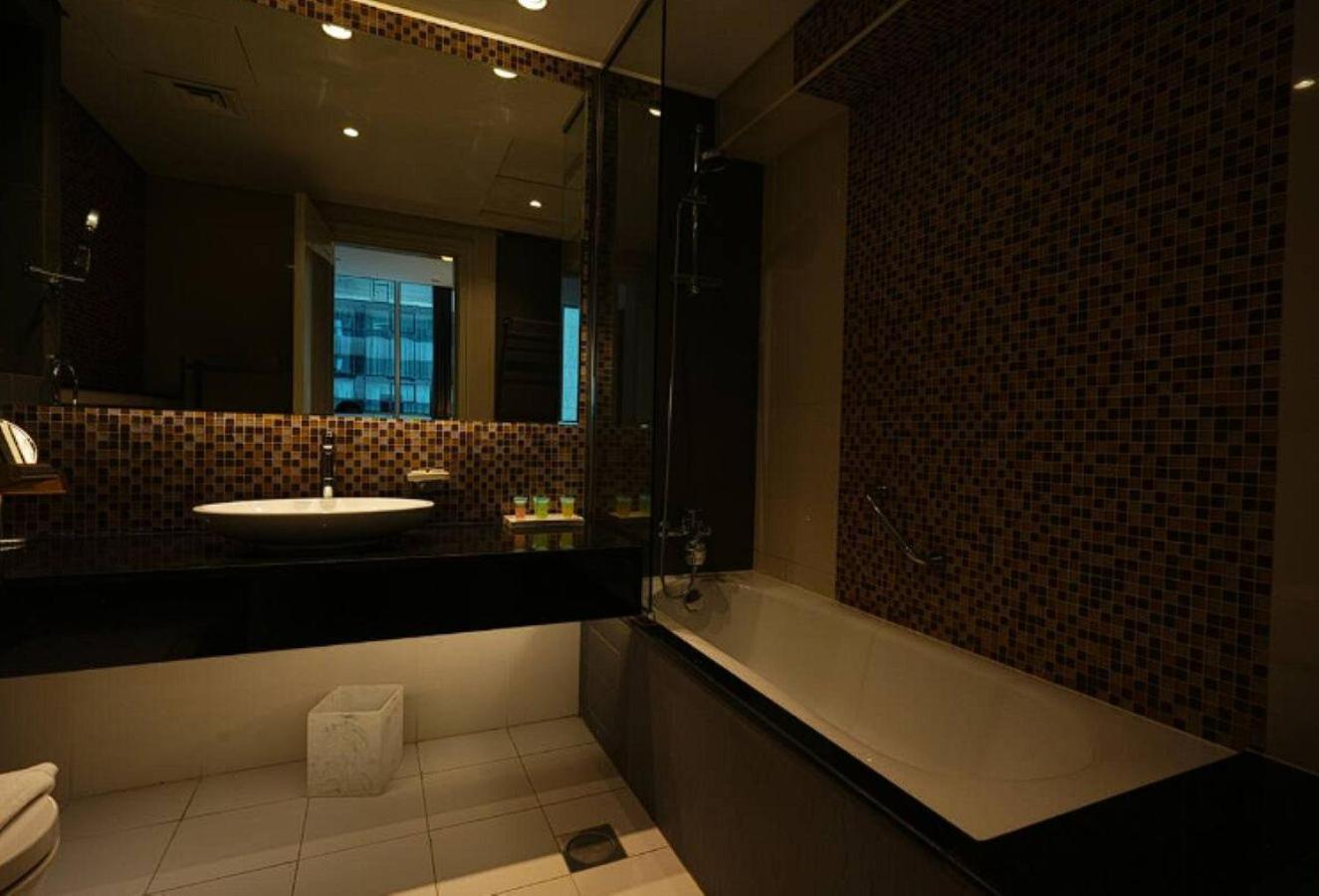 Downtown 1br - 5 Minutes To Mall - Panoramic Pool *