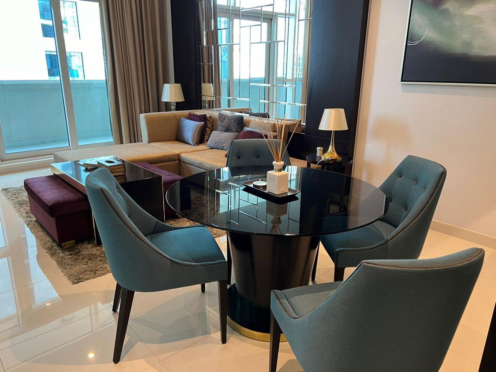 Downtown 1br - 5 Minutes To Mall - Panoramic Pool Apartment