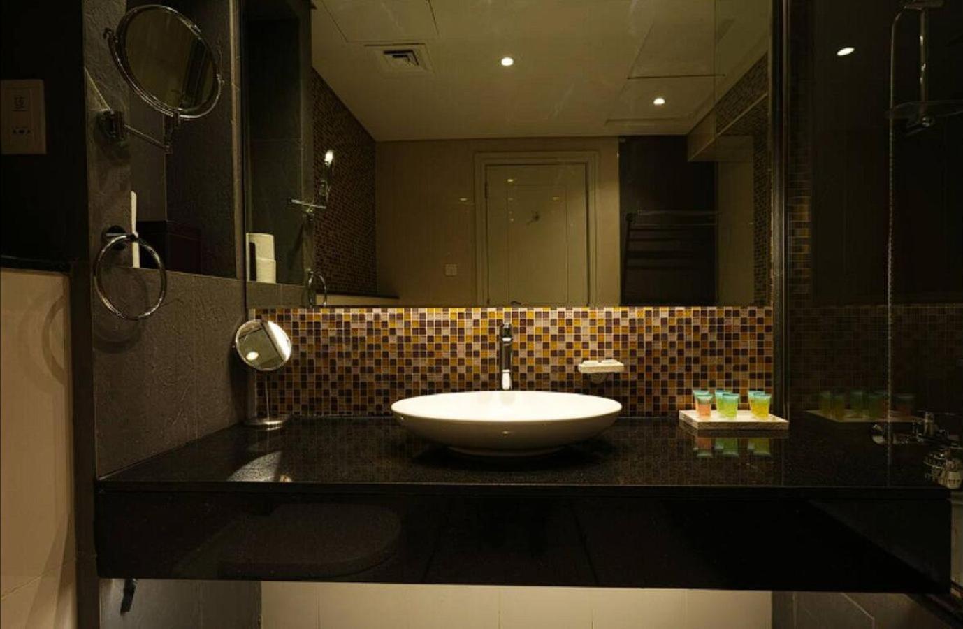 Apartment Downtown 1br - 5 Minutes To Mall - Panoramic Pool Dubai