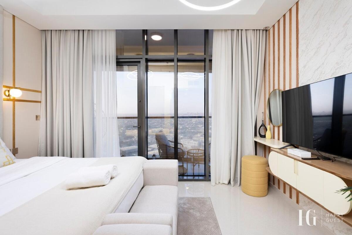 Sky-high Aykon Apartment