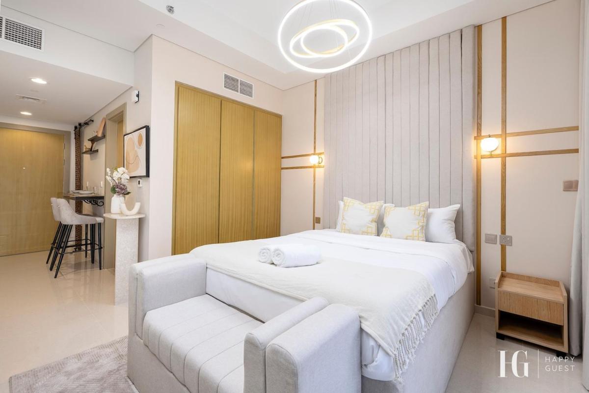 Sky-high Aykon Apartment Dubai