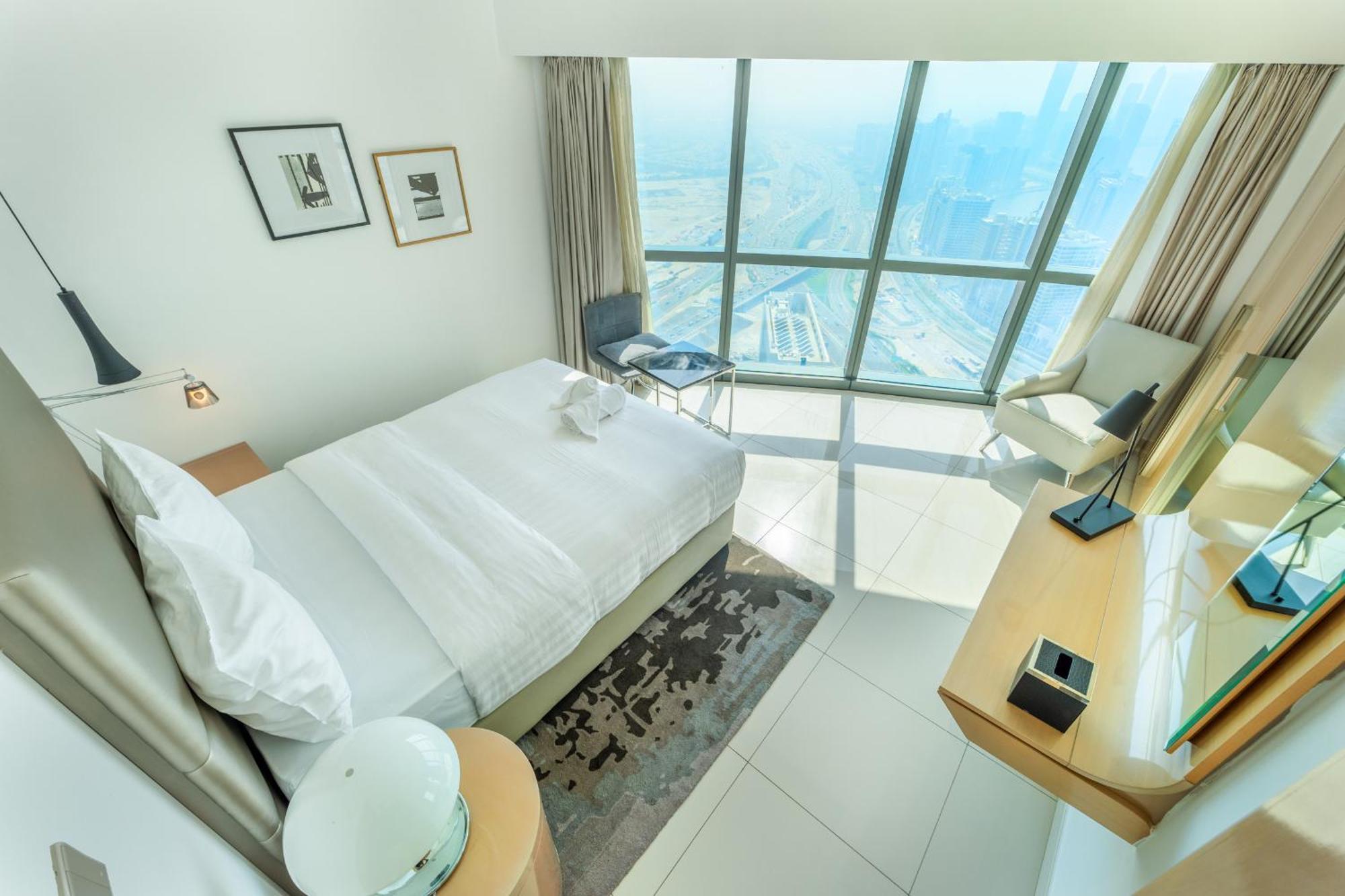 3 Bed In Damac Paramount By Pk Holidays Apartment Dubai