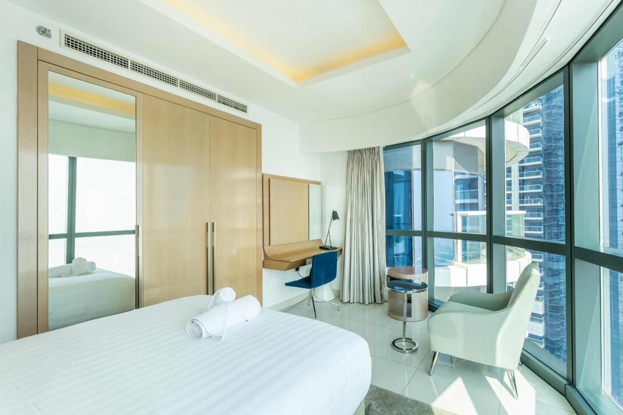 3 Bed In Damac Paramount By Pk Holidays * Dubai