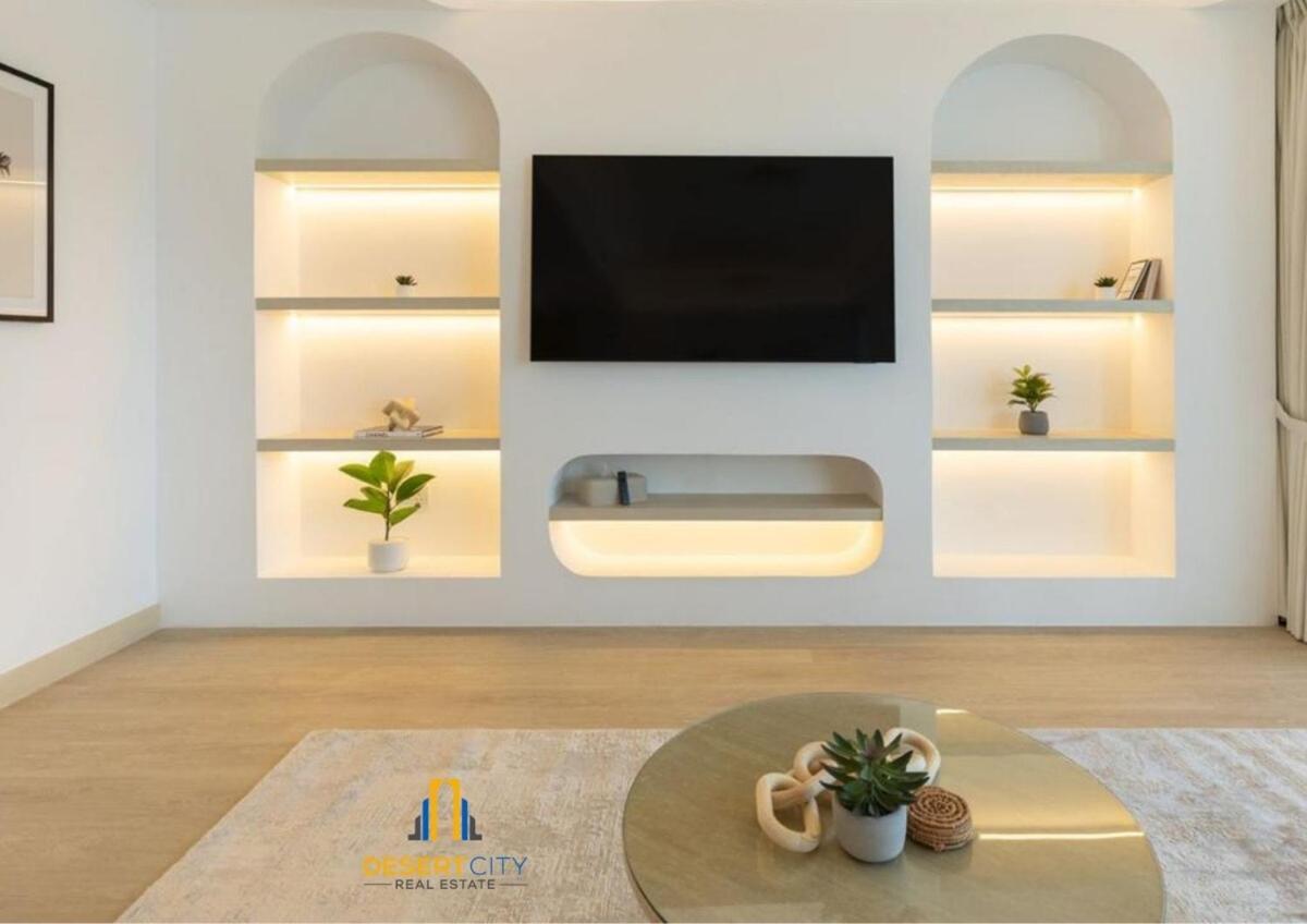 Chic 2 Bed In Marina, Hosted By Desert Apartment Dubai