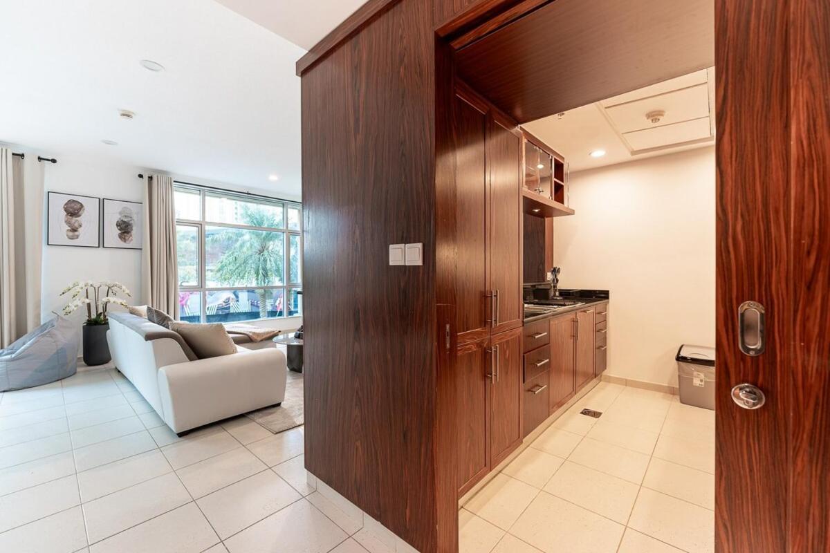 Apartment Chic 1-bedroom Getaway With Downtown Living Charm