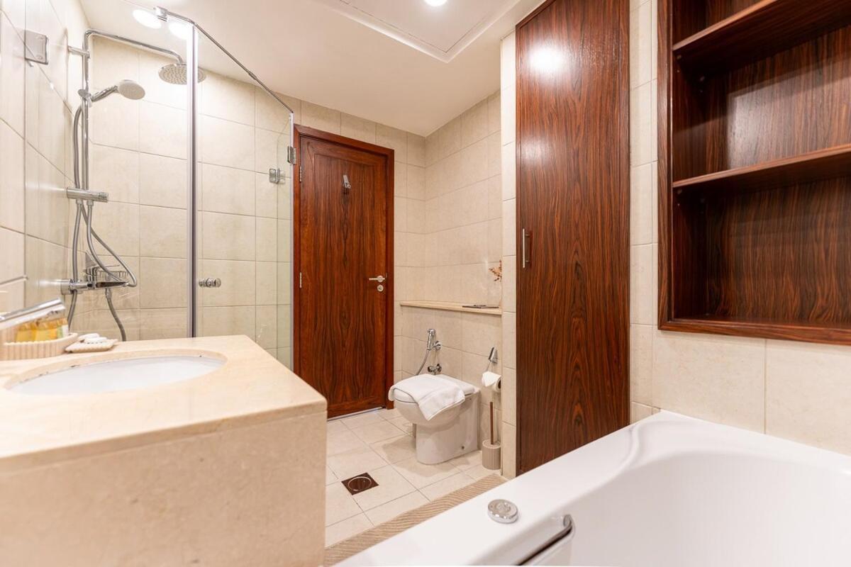 Apartment Chic 1-bedroom Getaway With Downtown Living Charm *