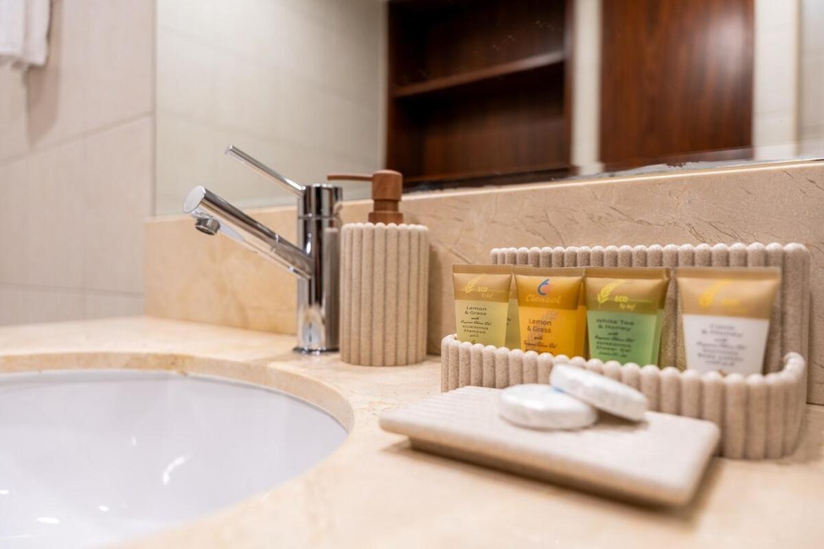 Apartment Chic 1-bedroom Getaway With Downtown Living Charm Dubai