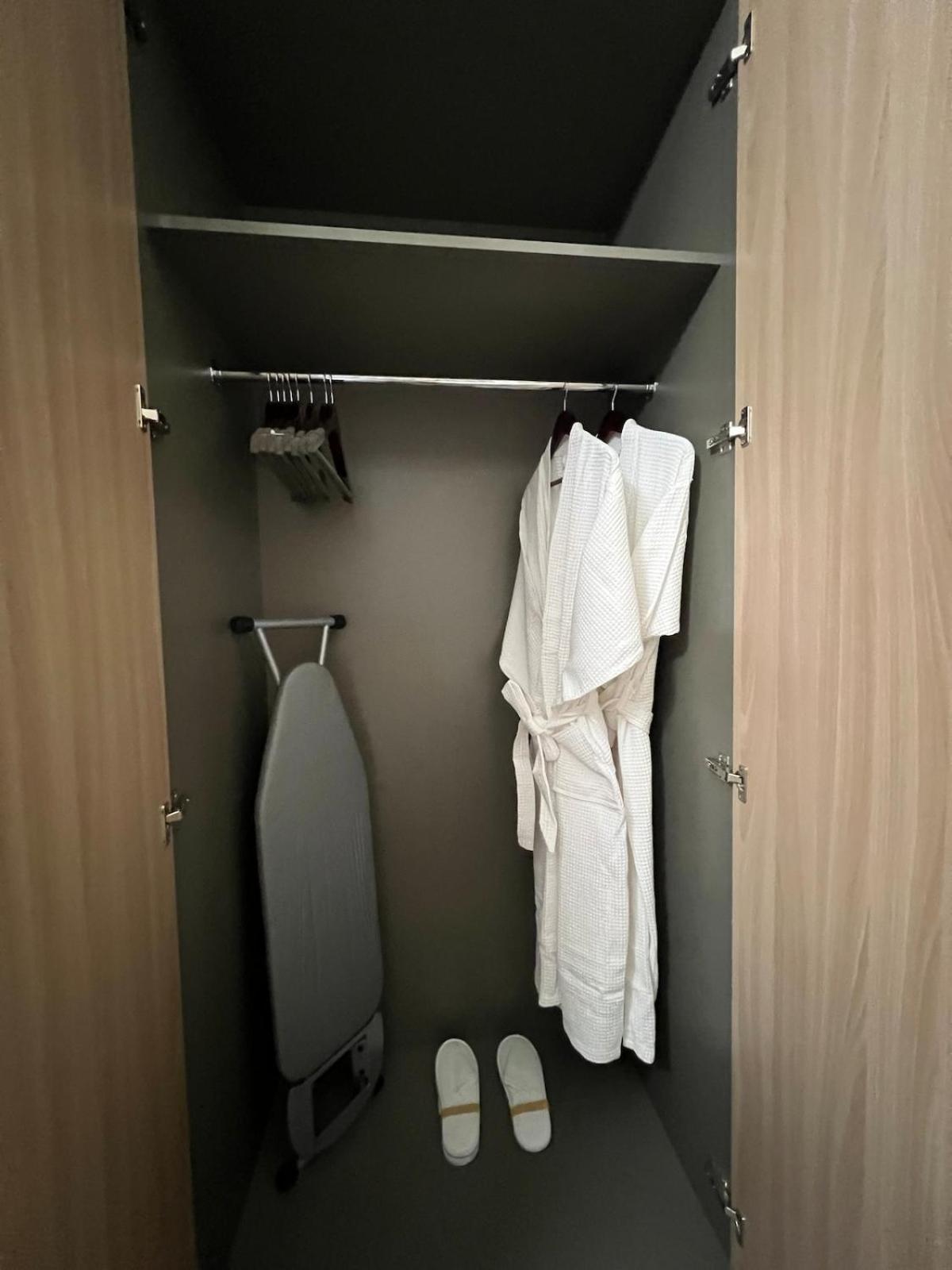 Brand New Near Burj Khalifa & Mall Apartment Dubai