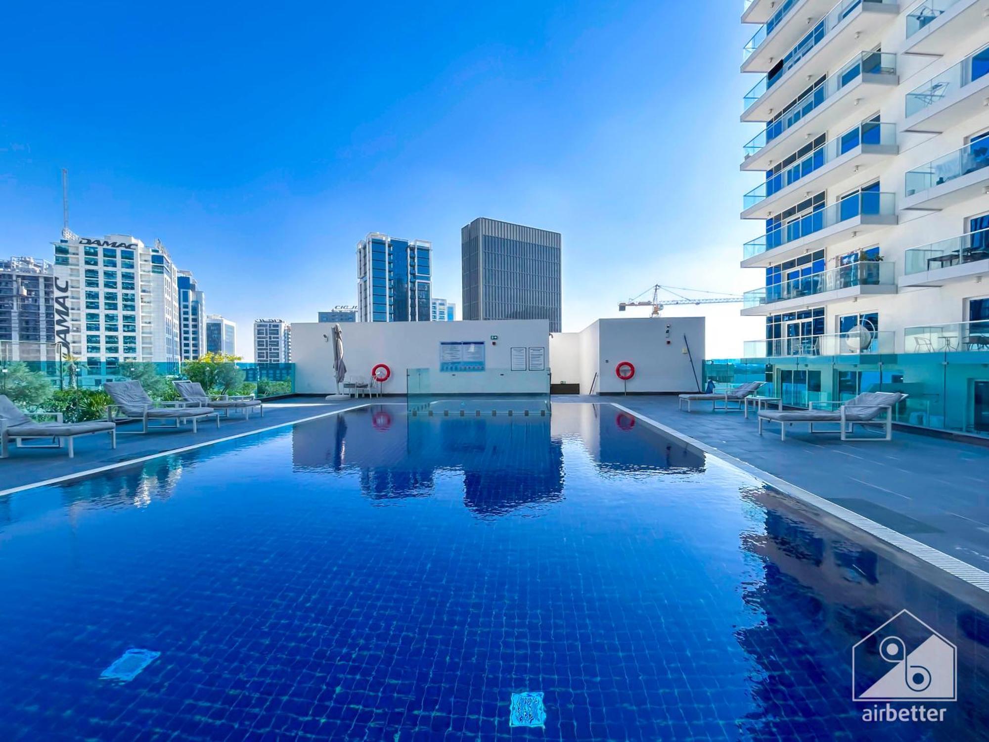 Amazing With Balcony & View * Dubai