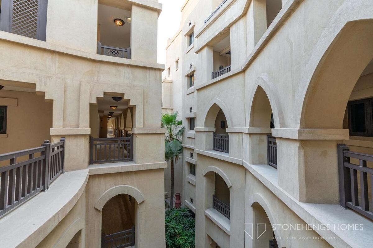 Lux & Cozy 1 Bedroom Steps Away From Burj Khalifa & Mall Apartment Dubai