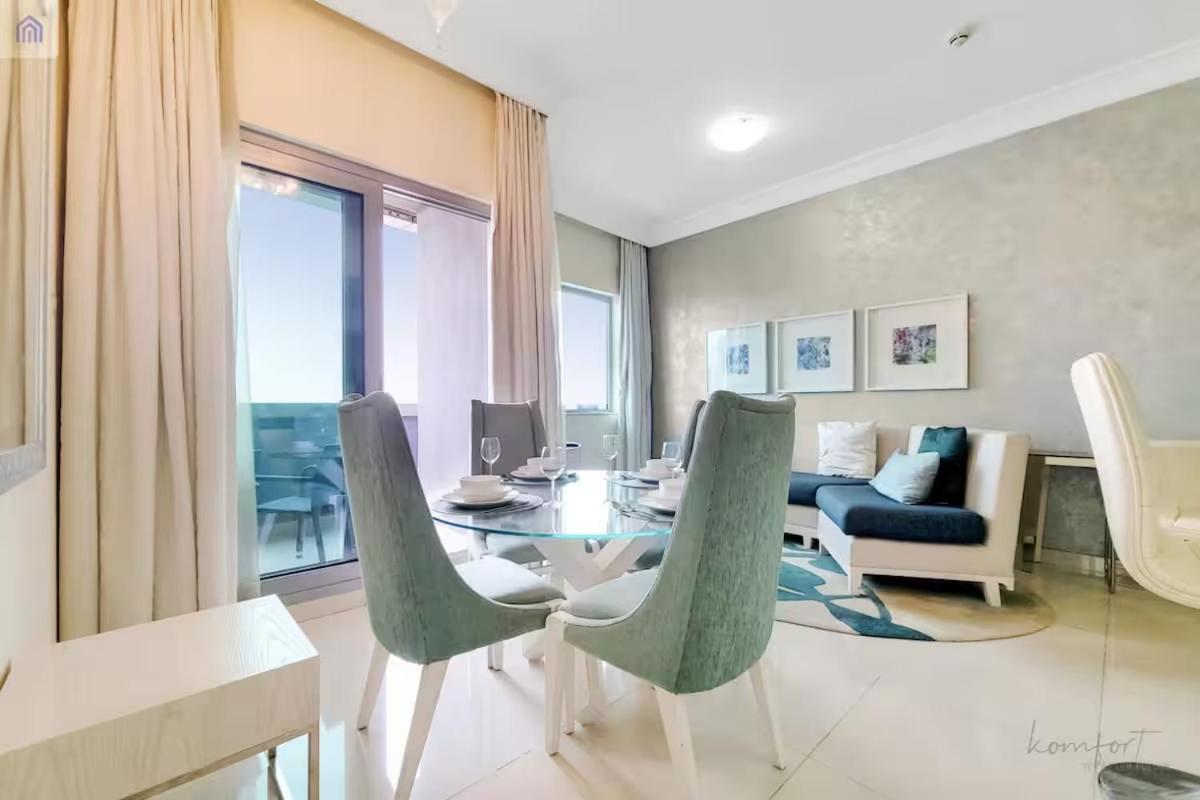 Luxury Downtown Next To Mall Of Apartment