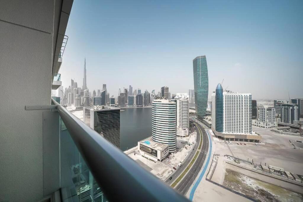 Stylish With Pool And Gym Apartment Dubai
