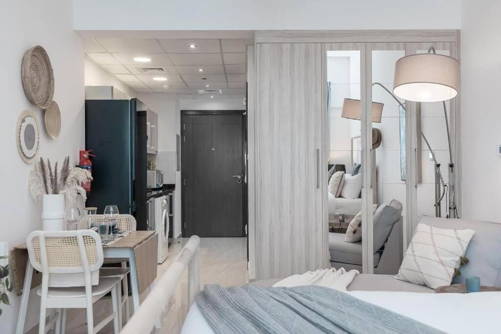 Stylish With Pool And Gym