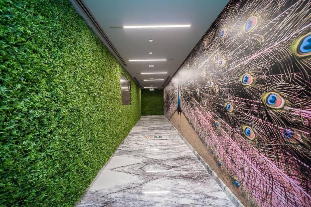 Stylish With Pool And Gym Dubai