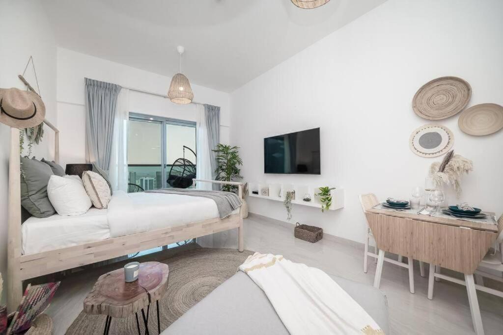 Stylish With Pool And Gym * Dubai