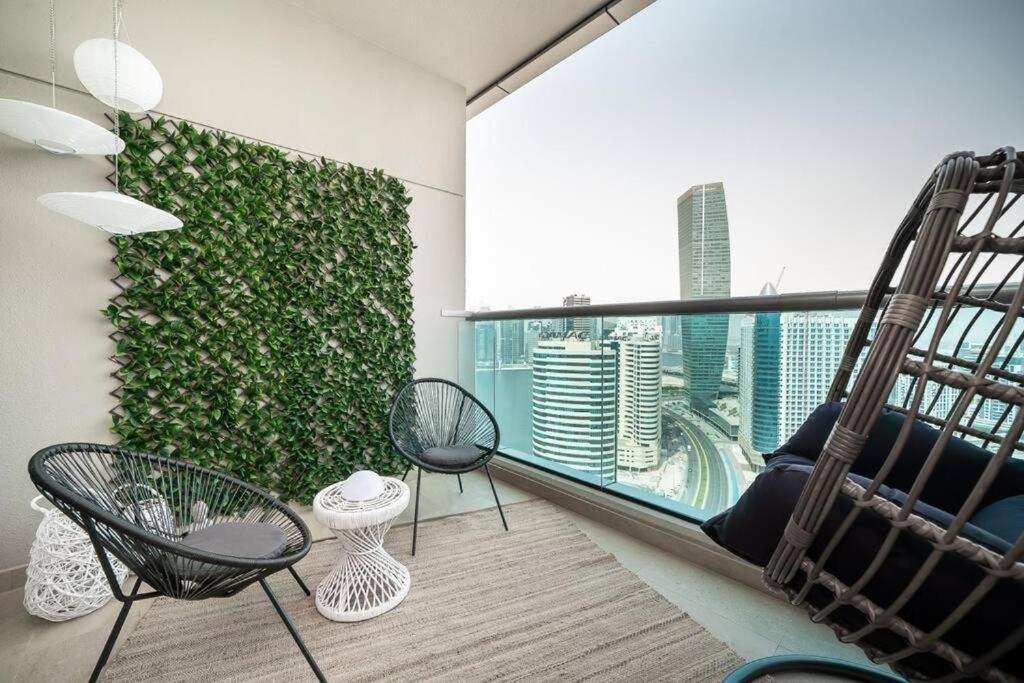 Stylish With Pool And Gym Apartment