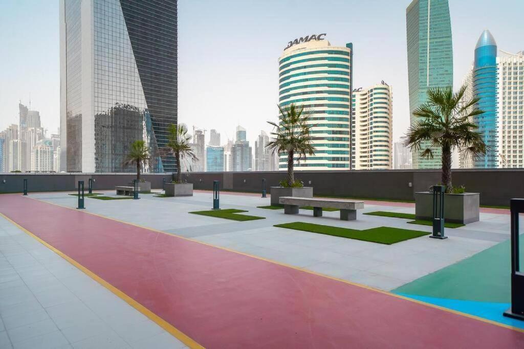 Stylish With Pool And Gym Apartment Dubai