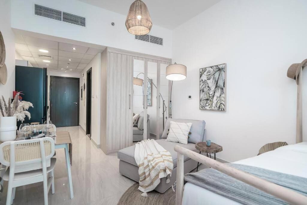 Stylish With Pool And Gym Dubai