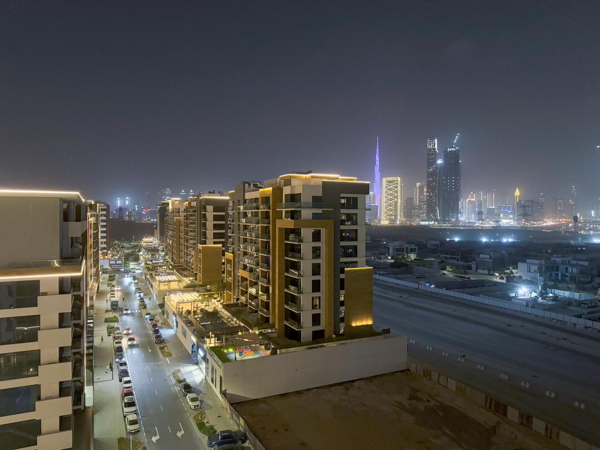Stylish 3br With Burj Khalifa & Pool Views Dubai