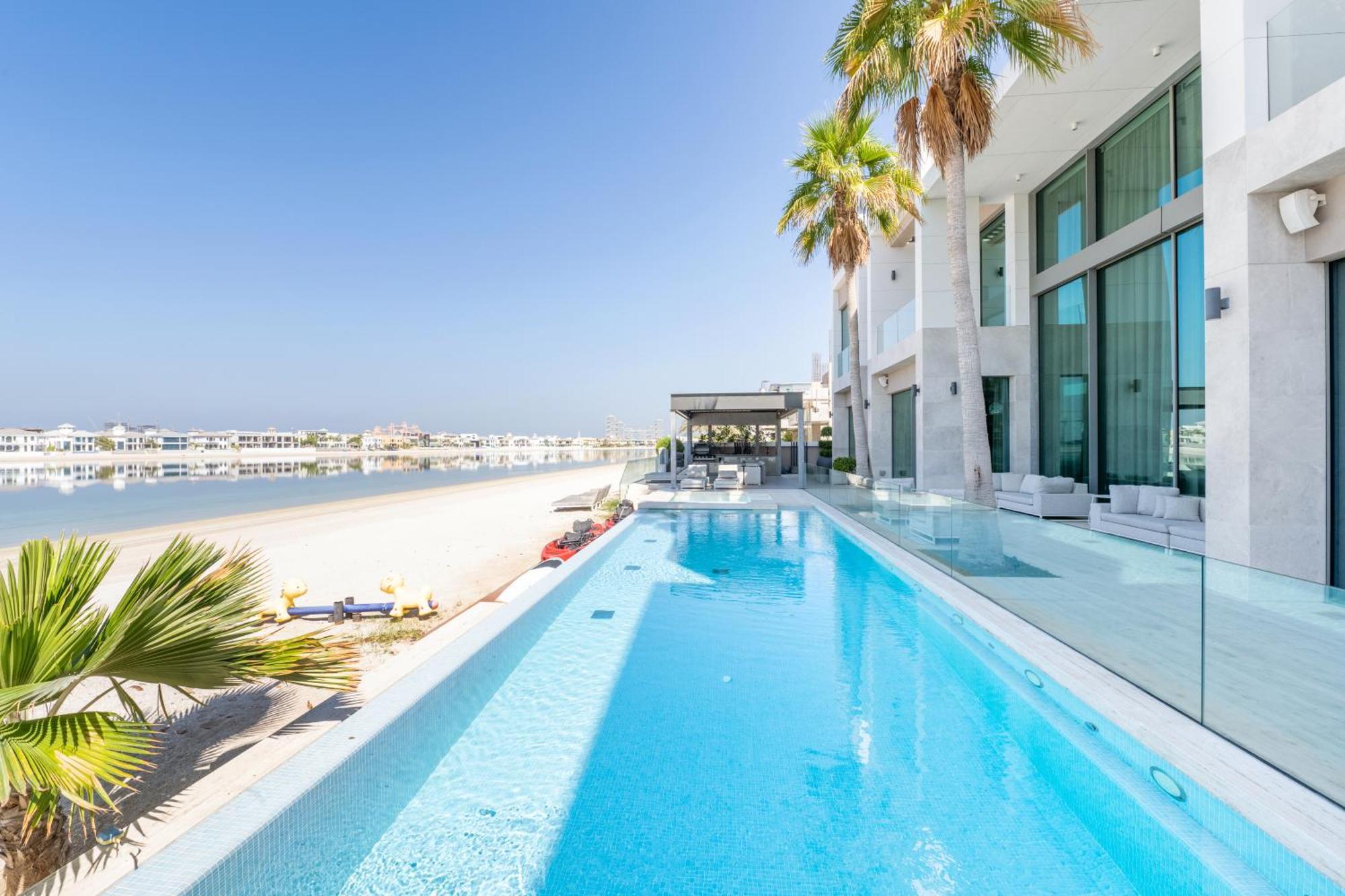 Ultra-luxury 6br Palm - Private Pool & Beach Villa