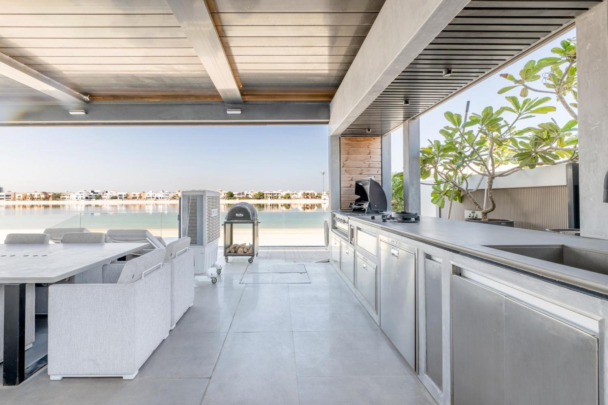Ultra-luxury 6br Palm - Private Pool & Beach Dubai