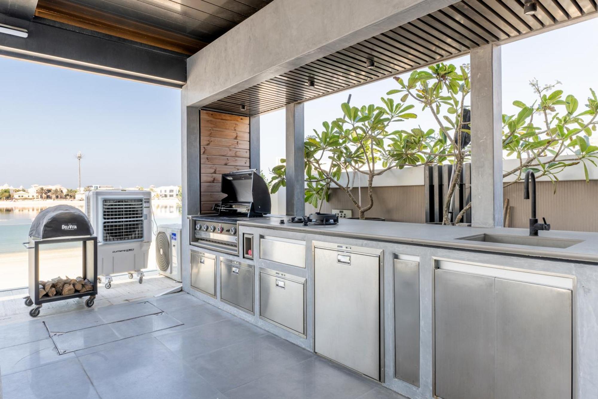 Ultra-luxury 6br Palm - Private Pool & Beach Dubai