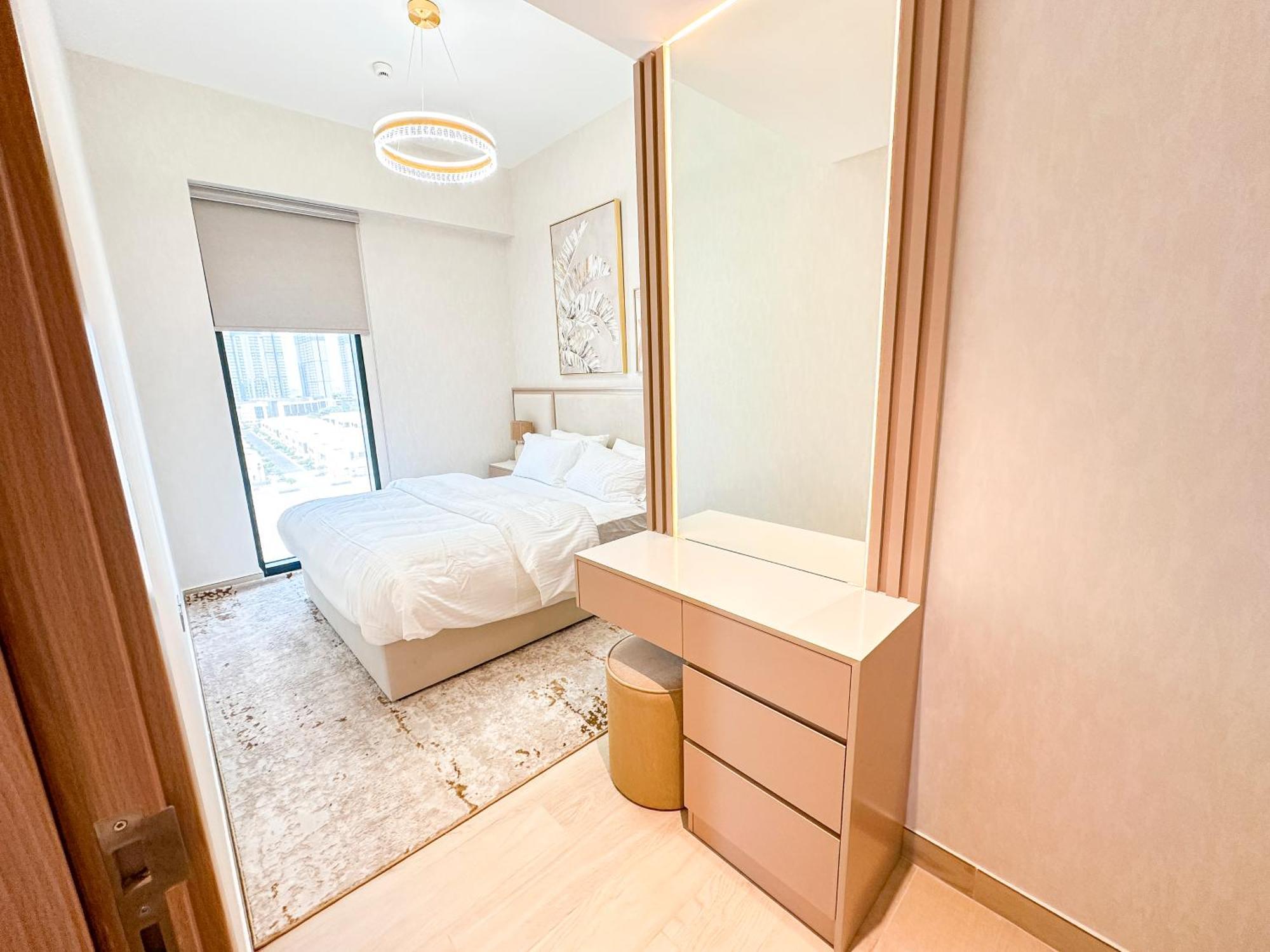 Stylish 3br With Burj Khalifa & Pool Views *