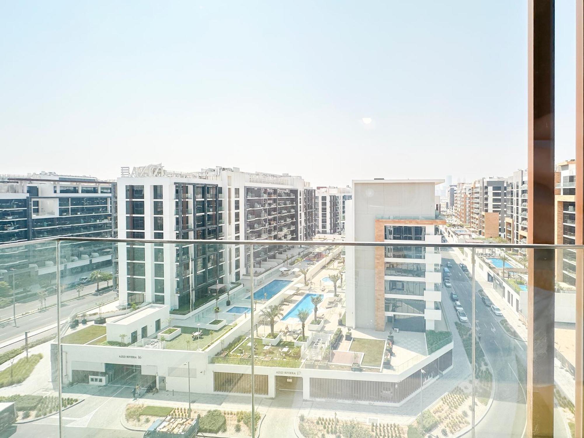 Stylish 3br With Burj Khalifa & Pool Views Dubai