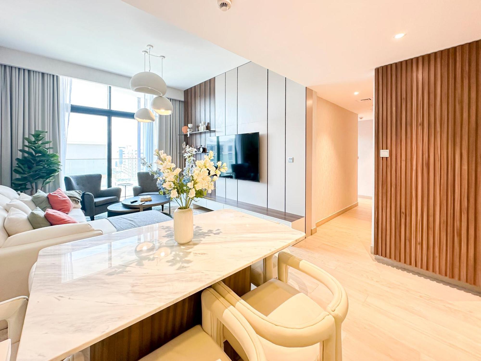Stylish 3br With Burj Khalifa & Pool Views Apartment