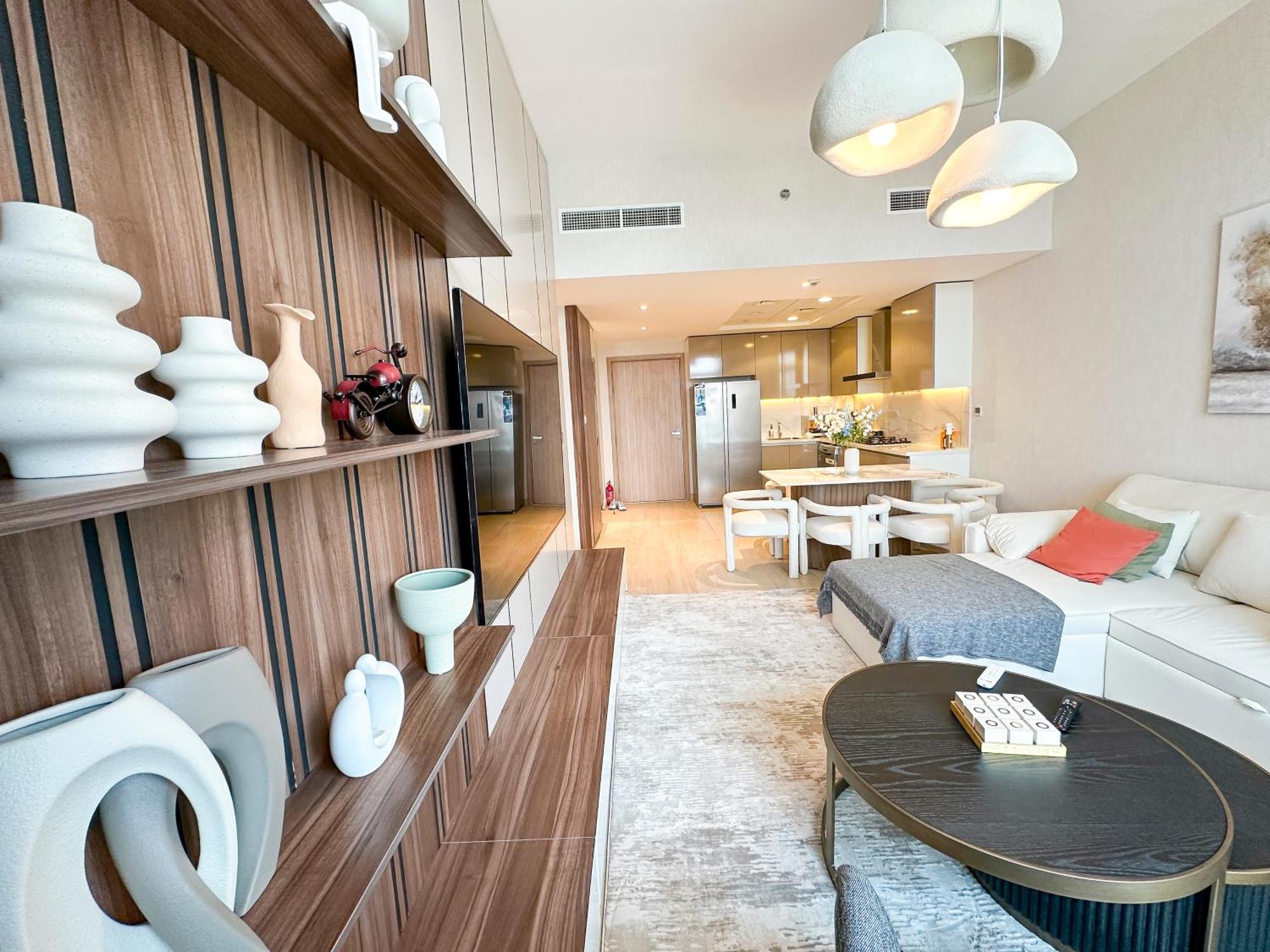 Stylish 3br With Burj Khalifa & Pool Views