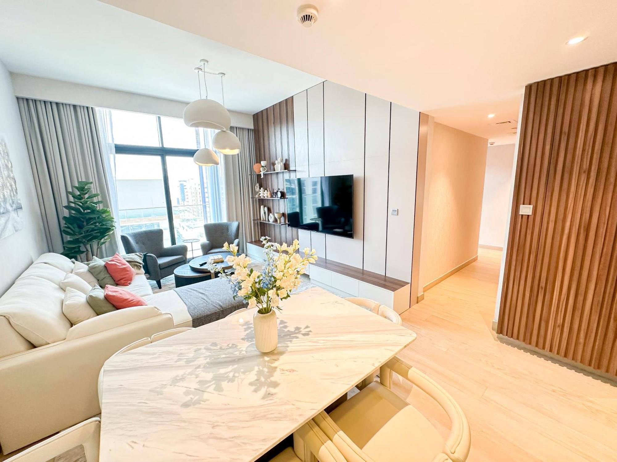 Apartment Stylish 3br With Burj Khalifa & Pool Views