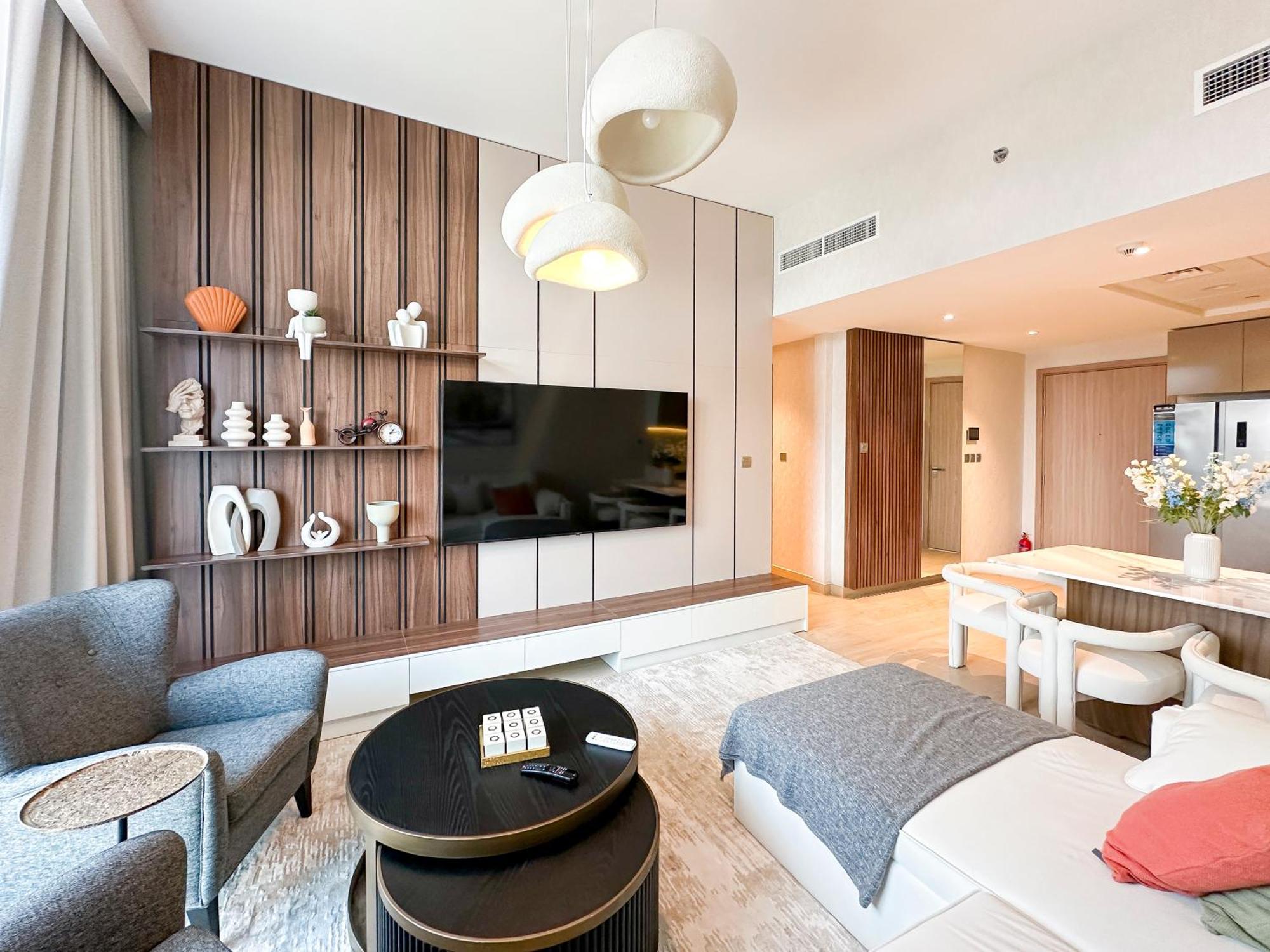 Stylish 3br With Burj Khalifa & Pool Views Apartment *