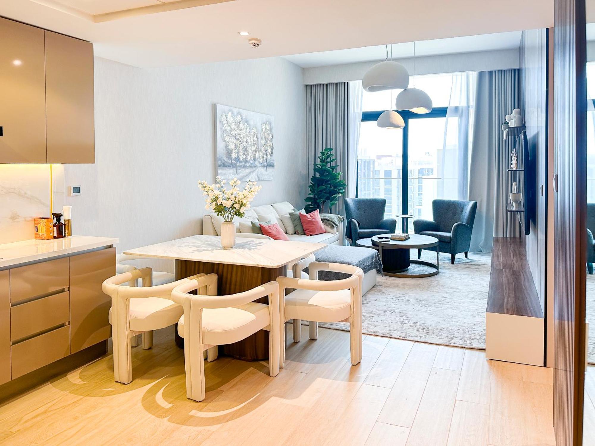 Stylish 3br With Burj Khalifa & Pool Views *