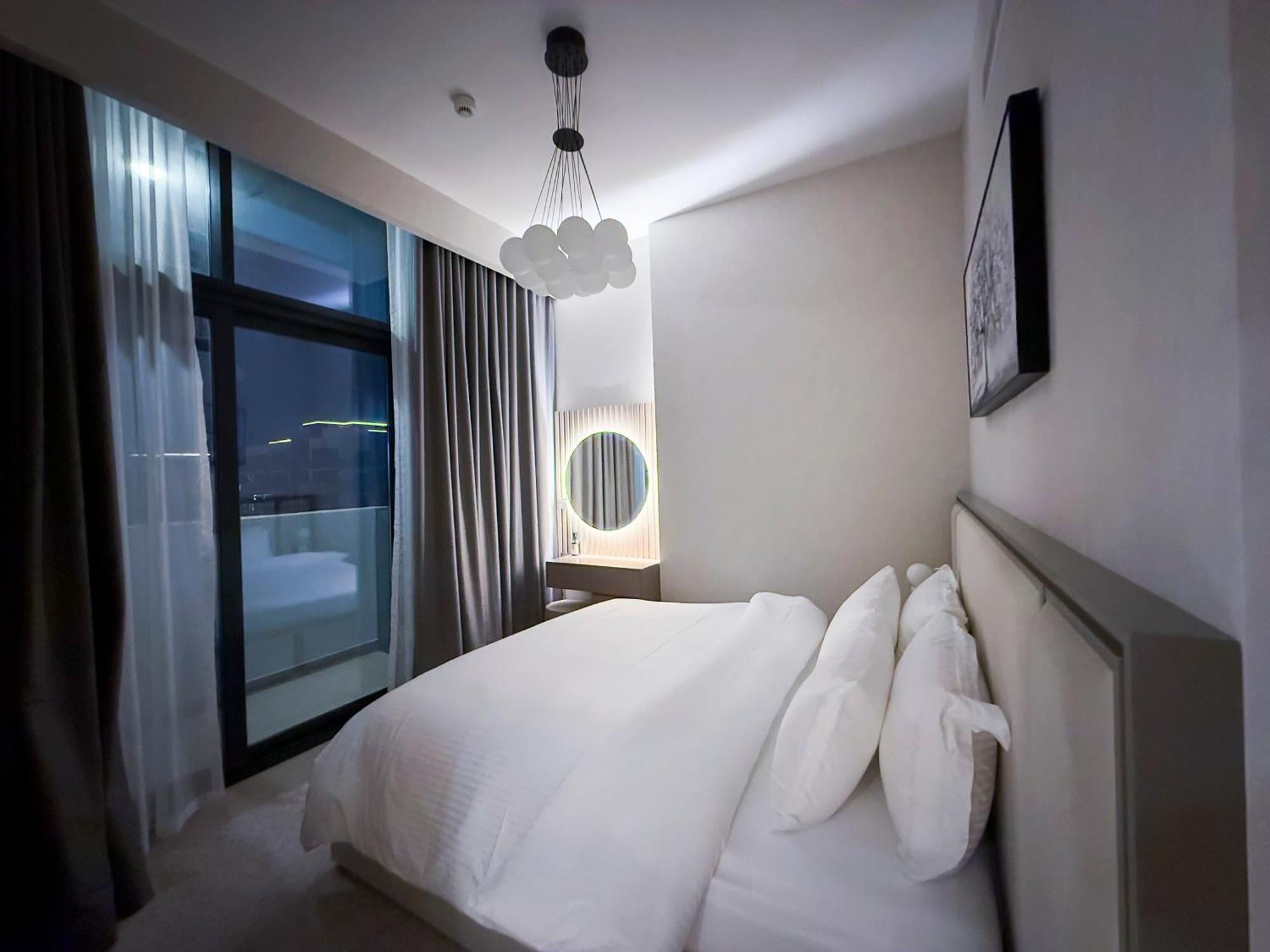 Stylish 3br With Burj Khalifa & Pool Views Apartment