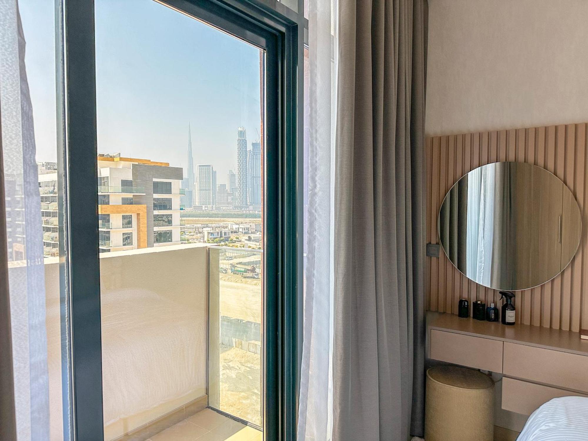 Stylish 3br With Burj Khalifa & Pool Views *