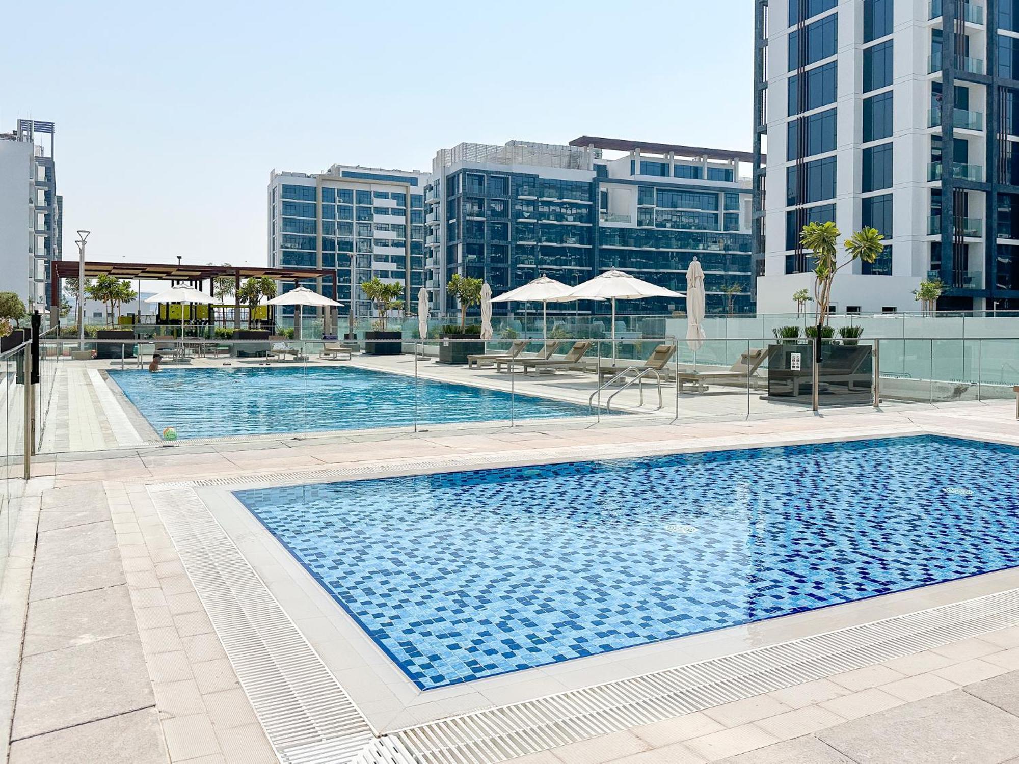 Stylish 3br With Burj Khalifa & Pool Views Apartment