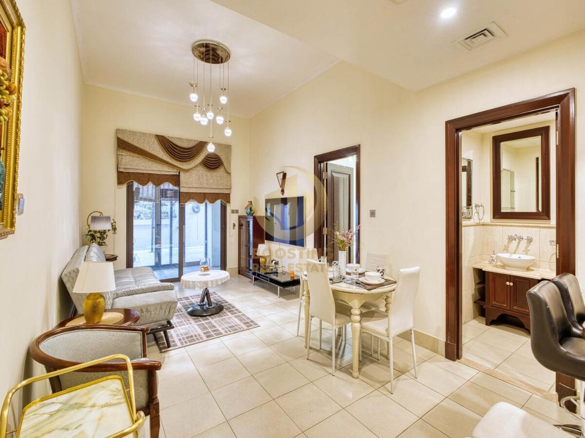 Luxury 1 Bedroom Downtown Apartment *