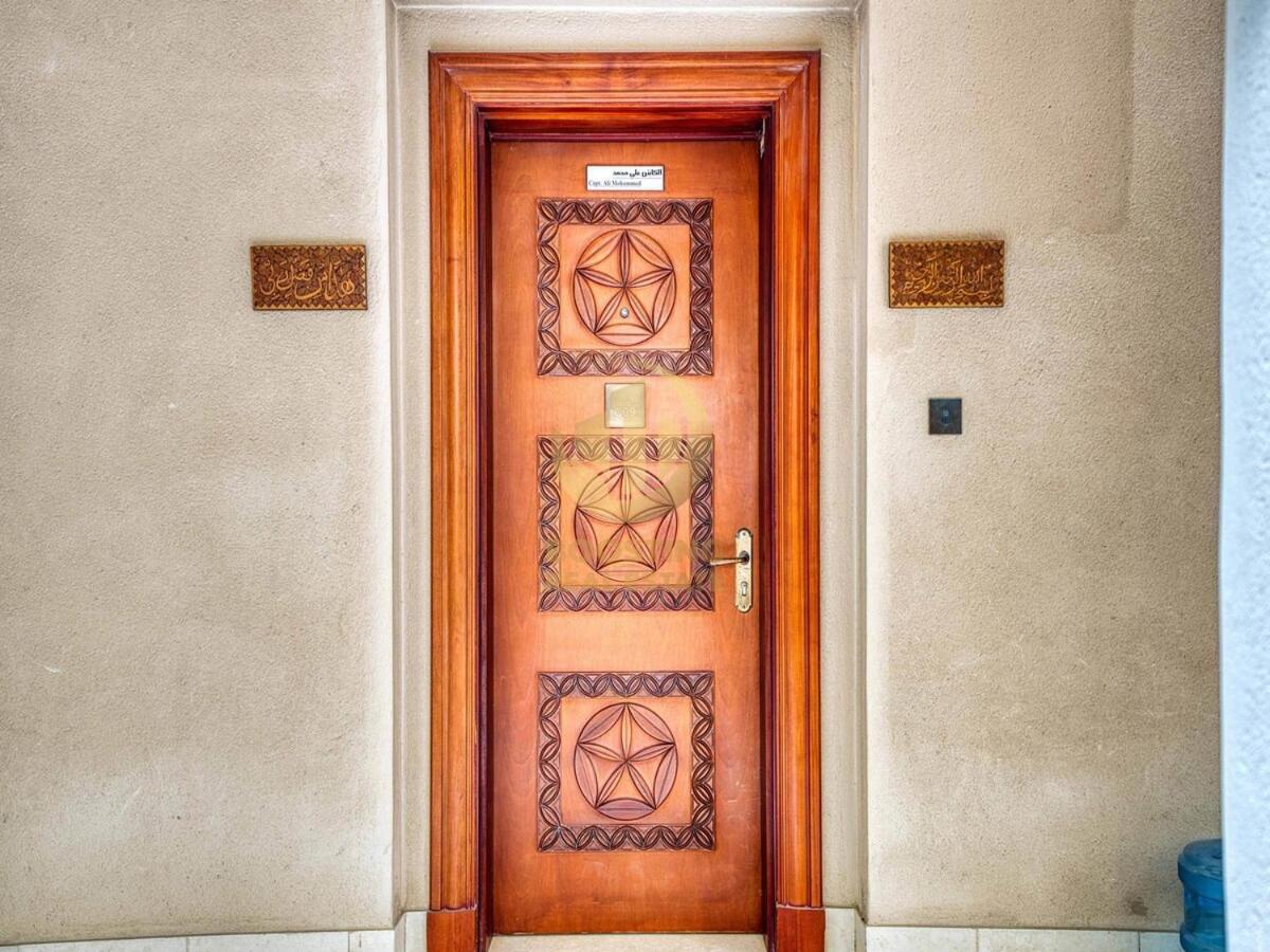 Luxury 1 Bedroom Downtown Apartment *