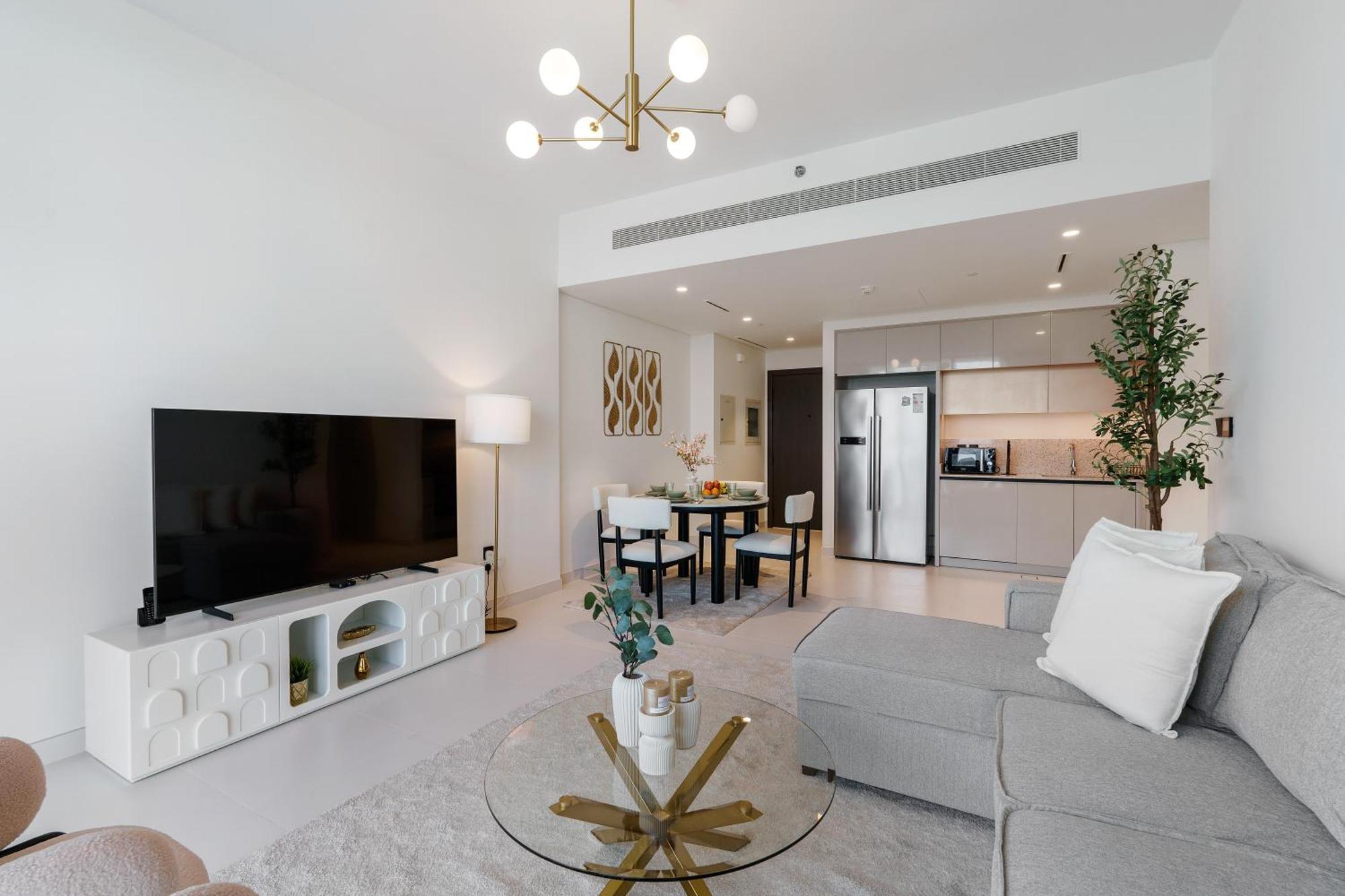 Luxurious 2br In Beachfront With Marina Skyline View Dubai