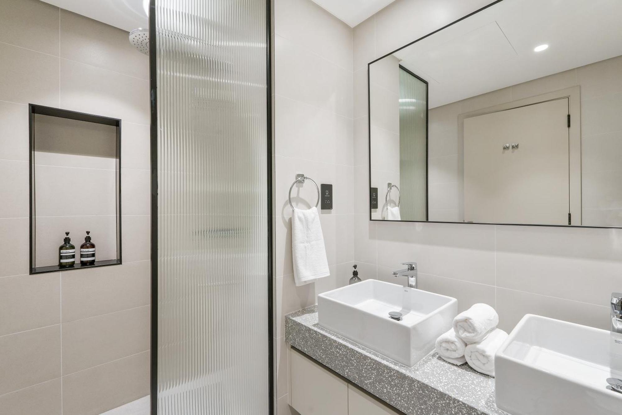 Luxurious 2br In Beachfront With Marina Skyline View * Dubai